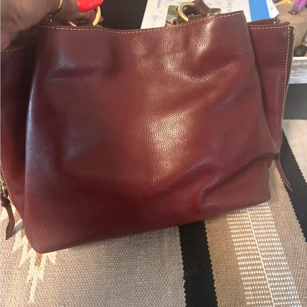 Dooney & Bourke large zip Barlow (Bordeaux) - Picture 7 of 8